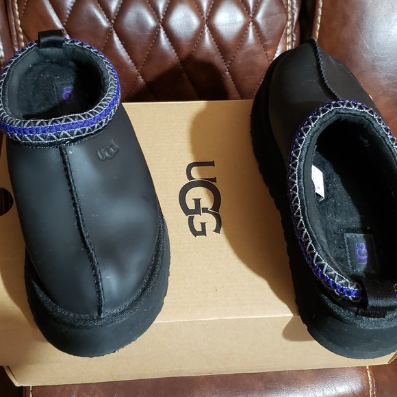 Black Leather Uggs, Platform - Picture 5 of 10